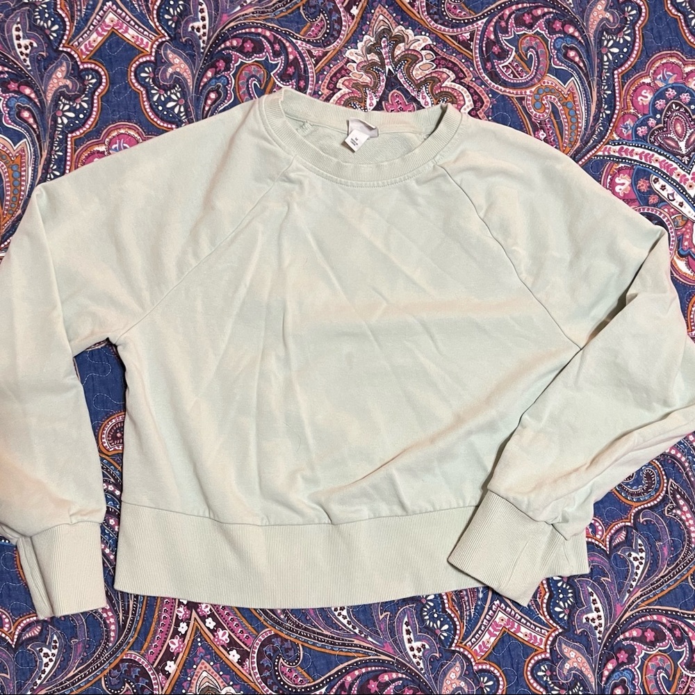 Light green cropped sweater - wide body size Medium